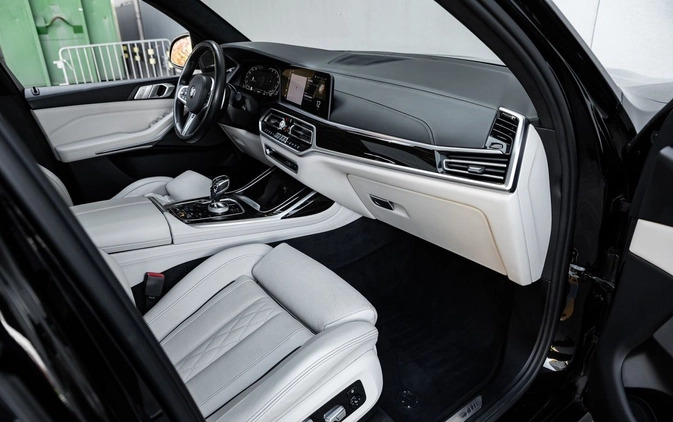 BMW X7 cena 259000 przebieg: 178000, rok produkcji 2019 z Kielce małe 562